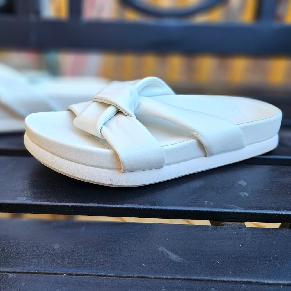 Donna Karan PURE leather slides in white - Sz 7